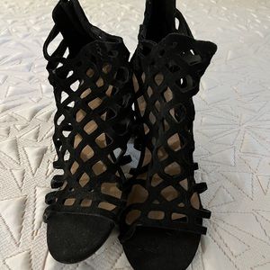 Material Girl size 8 black heels